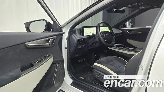 Kia EV6 2022 — фото 13