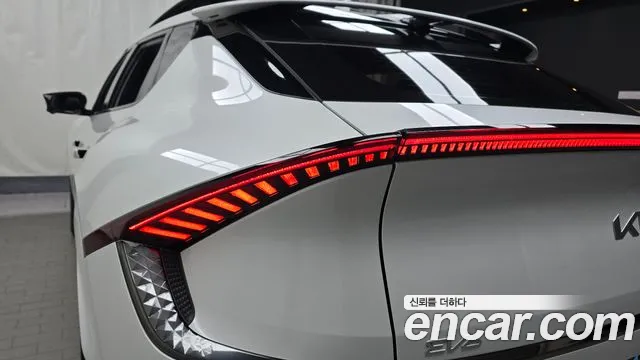 Kia EV6 2022 — фото 9