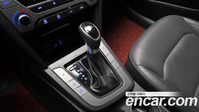 Hyundai AVANTE 2016 — фото 12