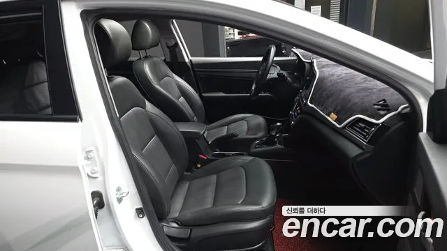 Hyundai AVANTE 2016 — фото 17