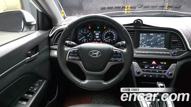 Hyundai AVANTE 2016 — фото 19