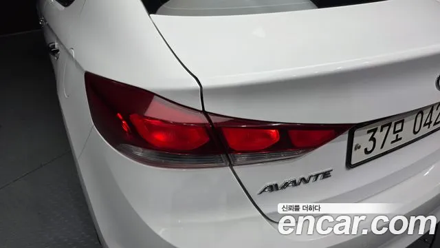 Hyundai AVANTE 2016 — фото 9