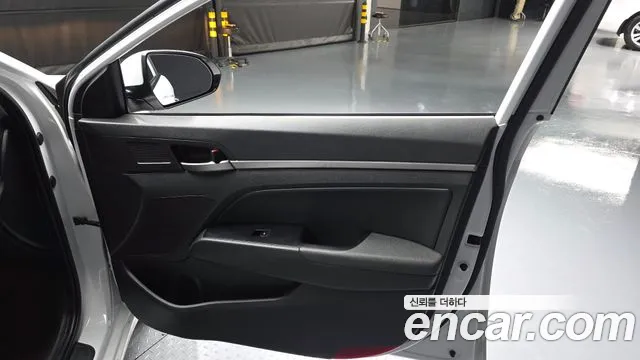 Hyundai AVANTE 2016 — фото 14