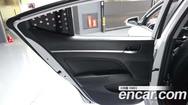 Hyundai AVANTE 2016 — фото 15