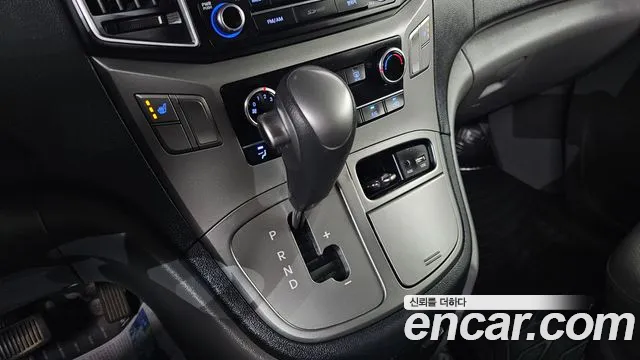 Hyundai Starex 2017 — фото 9