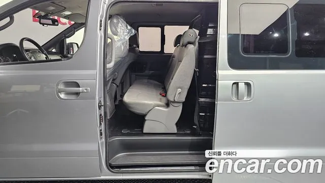 Hyundai Starex 2017 — фото 11