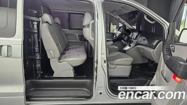 Hyundai Starex 2017 — фото 12