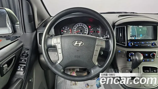 Hyundai Starex 2017 — фото 15