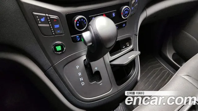 Hyundai Starex 2021 — фото 9