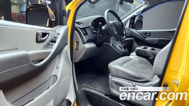Hyundai Starex 2021 — фото 10