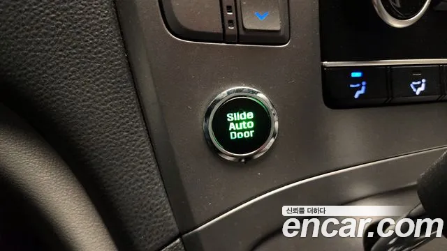 Hyundai Starex 2021 — фото 17