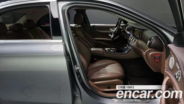 Mercedes-Benz E-Class 2019 — фото 11