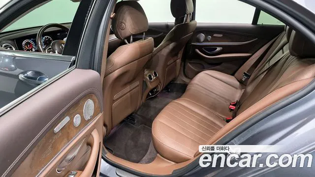 Mercedes-Benz E-Class 2019 — фото 12