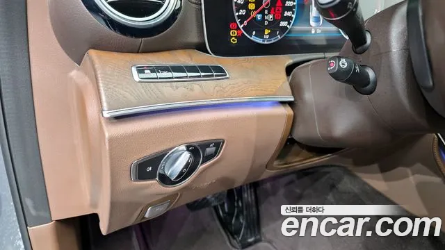 Mercedes-Benz E-Class 2019 — фото 16