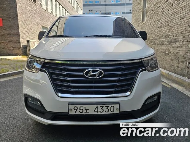 Hyundai Starex 2021 — фото 1