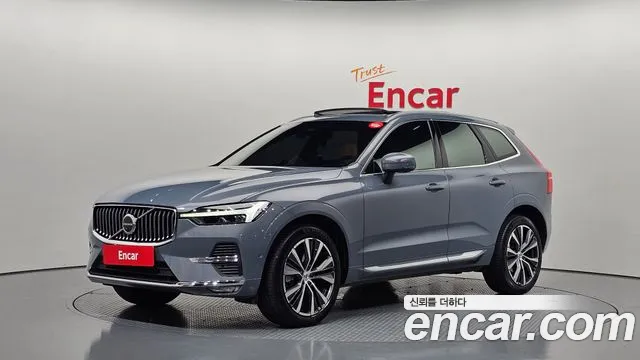 Volvo XC60 2022 — фото 1