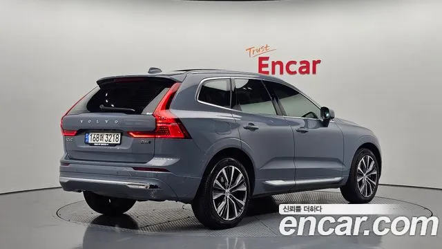 Volvo XC60 2022 — фото 2
