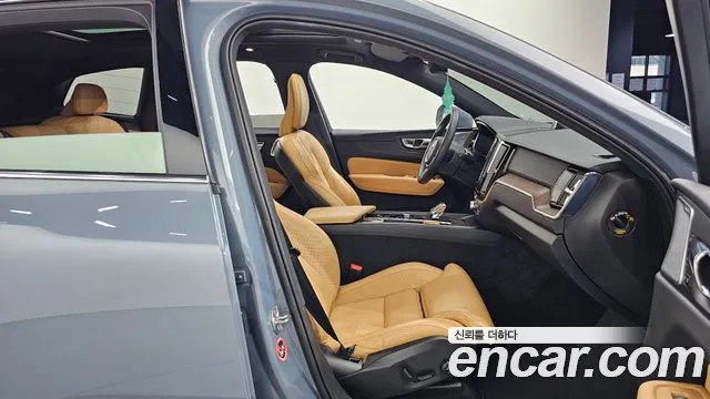Volvo XC60 2022 — фото 17