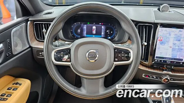Volvo XC60 2022 — фото 19
