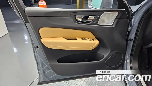 Volvo XC60 2022 — фото 14