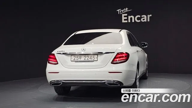 Mercedes-Benz E-Class 2017 — фото 4