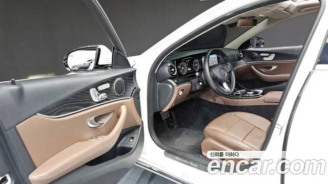 Mercedes-Benz E-Class 2017 — фото 10
