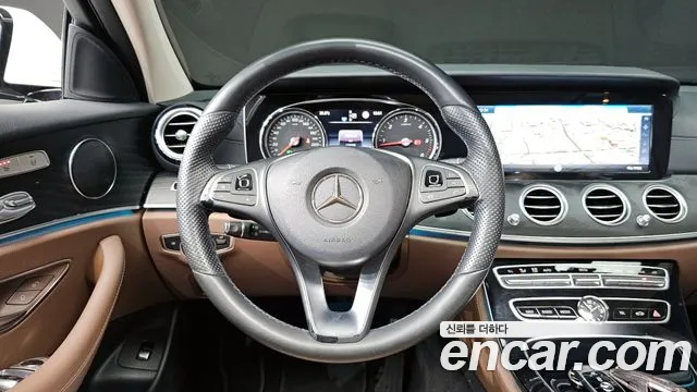 Mercedes-Benz E-Class 2017 — фото 12
