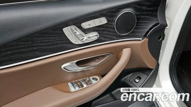 Mercedes-Benz E-Class 2017 — фото 16