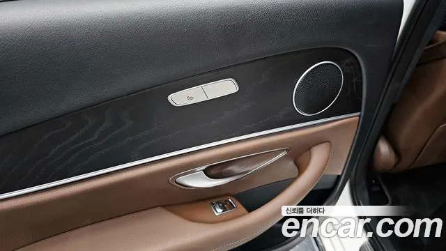 Mercedes-Benz E-Class 2017 — фото 17