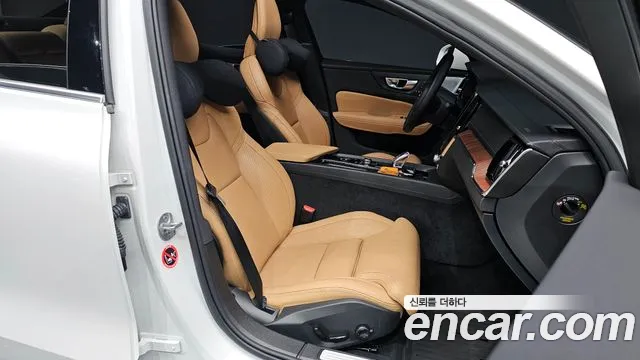 Volvo S60 2024 — фото 17