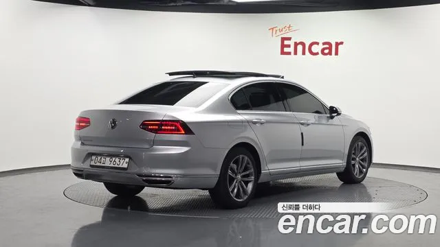 Volkswagen Passat 2018 — фото 2