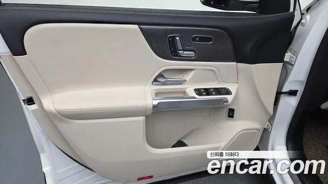 Mercedes-Benz GLB-Class 2021 — фото 14