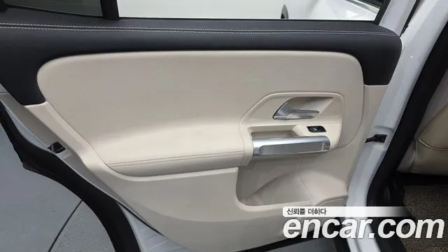 Mercedes-Benz GLB-Class 2021 — фото 15