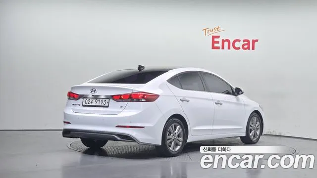 Hyundai AVANTE 2018 — фото 2