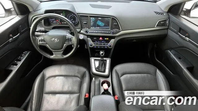Hyundai AVANTE 2018 — фото 10