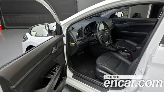 Hyundai AVANTE 2018 — фото 13