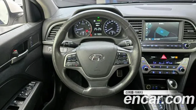 Hyundai AVANTE 2018 — фото 18