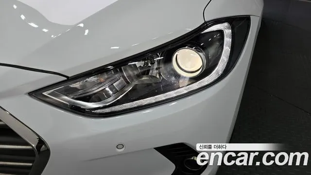 Hyundai AVANTE 2018 — фото 8