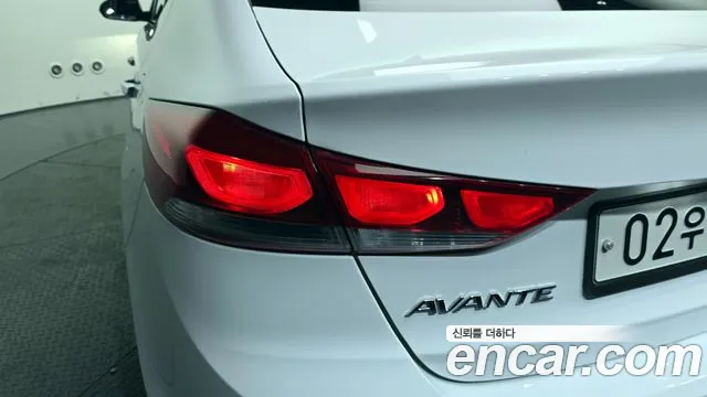 Hyundai AVANTE 2018 — фото 9