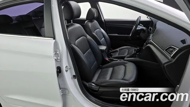 Hyundai AVANTE 2018 — фото 16