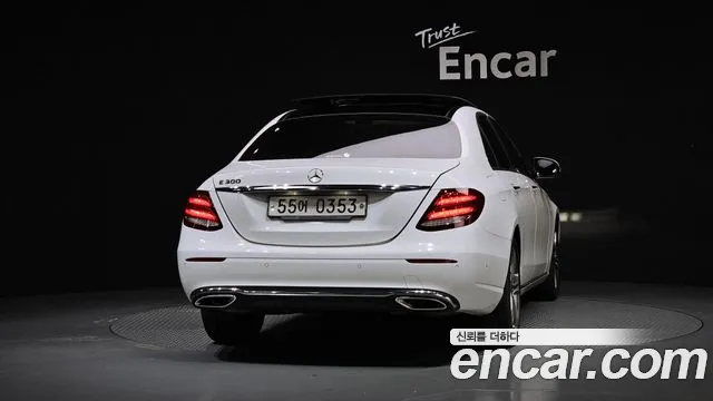 Mercedes-Benz E-Class 2017 — фото 4