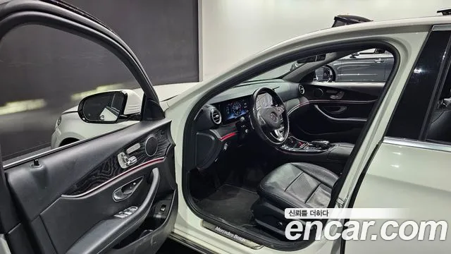 Mercedes-Benz E-Class 2017 — фото 10