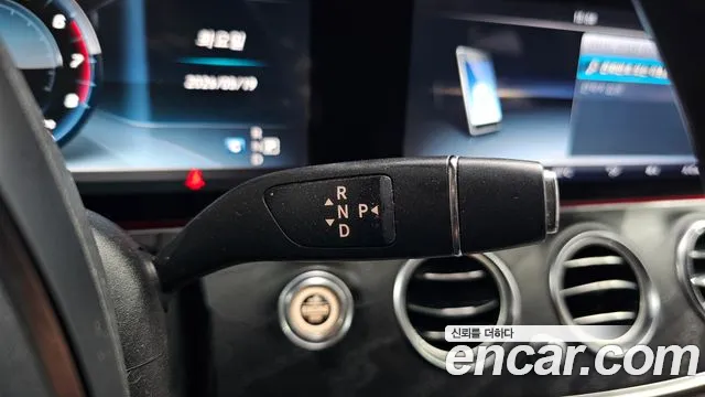 Mercedes-Benz E-Class 2017 — фото 16