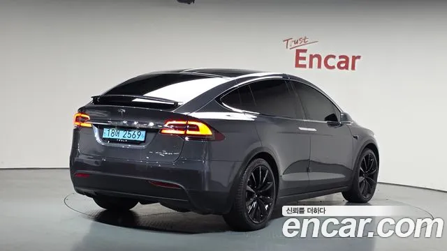Tesla Model X 2020 — фото 1