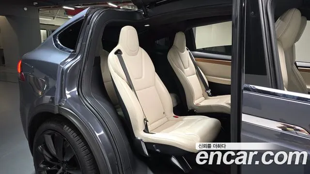 Tesla Model X 2020 — фото 16
