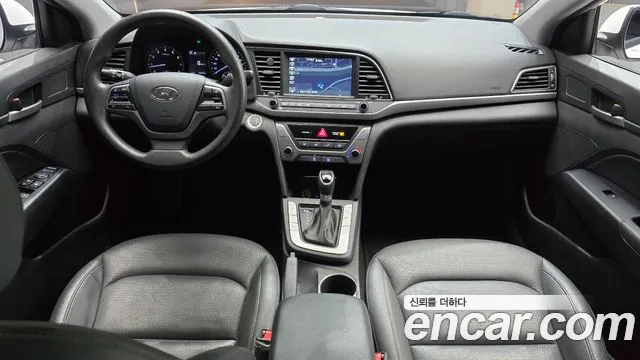 Hyundai AVANTE 2018 — фото 10
