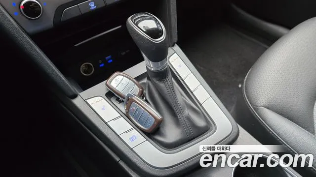 Hyundai AVANTE 2018 — фото 12