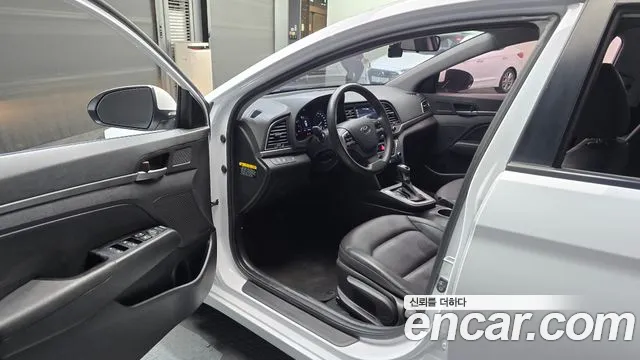 Hyundai AVANTE 2018 — фото 13