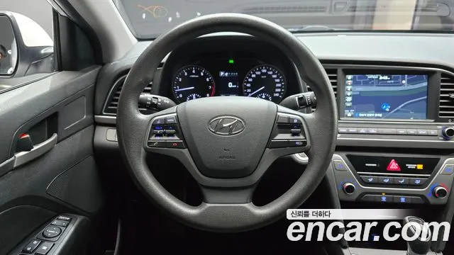 Hyundai AVANTE 2018 — фото 18