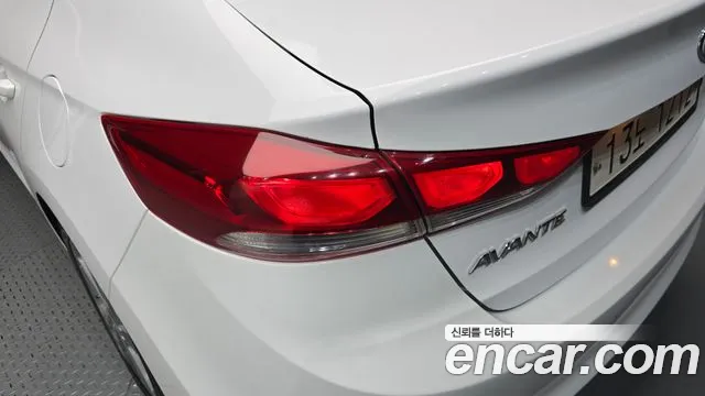 Hyundai AVANTE 2018 — фото 9